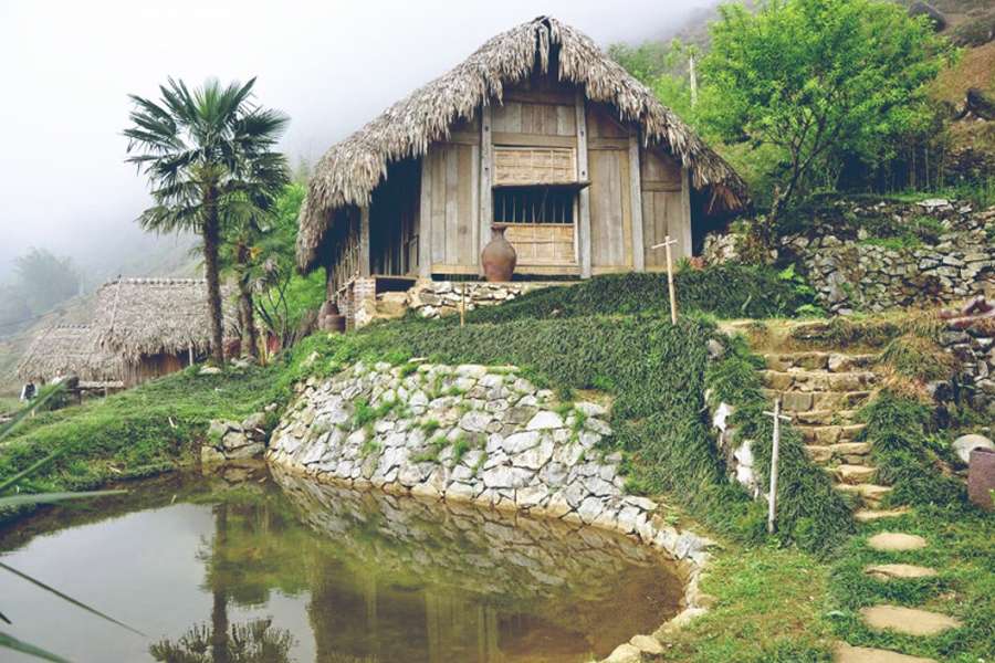 Hmong Mountain Retreat nằm độc lập với các vùng xung quanh Tavan Ecologic Homestay trung tâm thị trấn Sapa